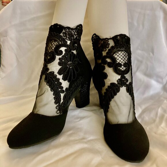 New, Unworn, SZ 7.5, BLACK Suedette & Appliqued Lace Booties - Picture 1 of 7